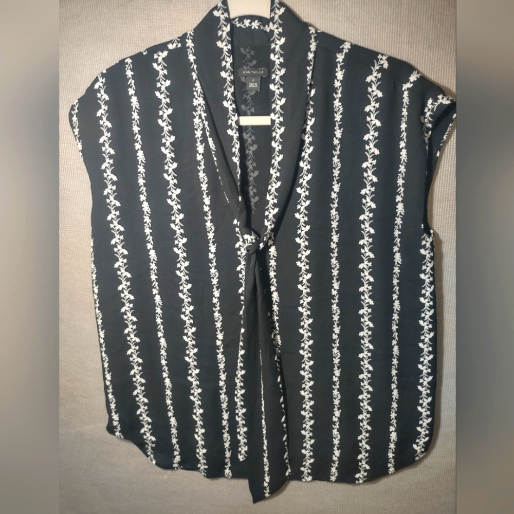 Ann Taylor Black and White Floral Top